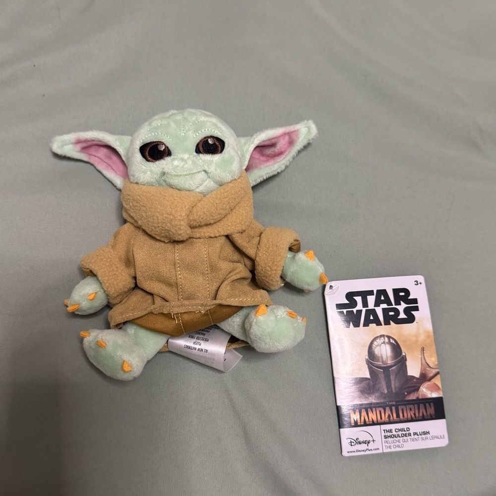 Star Wars: That Mandalorian - The Child “Baby Yoda” Plush Shoulder Rider